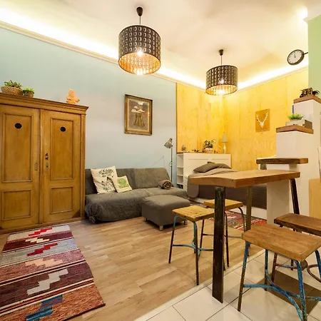 The Center Vintage & Hancrafted Budapeste