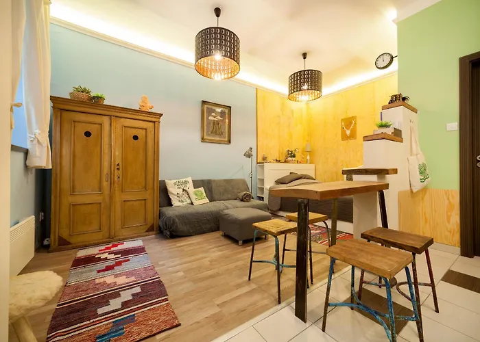 The Center Vintage & Hancrafted Budapeste